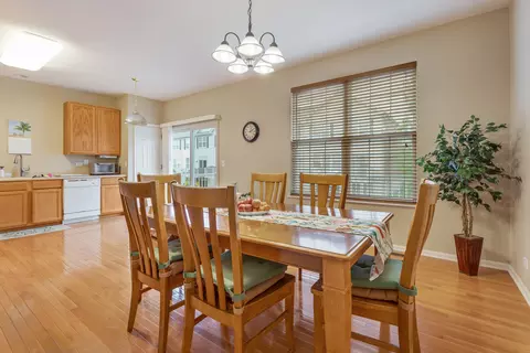 Dining - 1620 Edinburgh Dr, Bartlett, IL 60103 photo 2 of 2