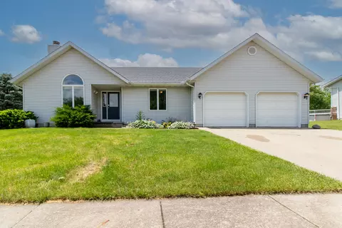 Exterior - 113 Cedar Dr, Clinton, IL 61727 photo 7 of 9