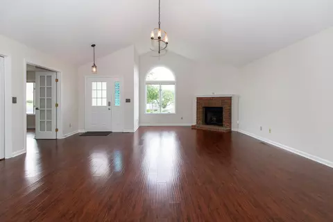 Living - 113 Cedar Dr, Clinton, IL 61727 photo 5 of 8
