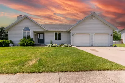 113 Cedar Dr, Clinton, IL 61727