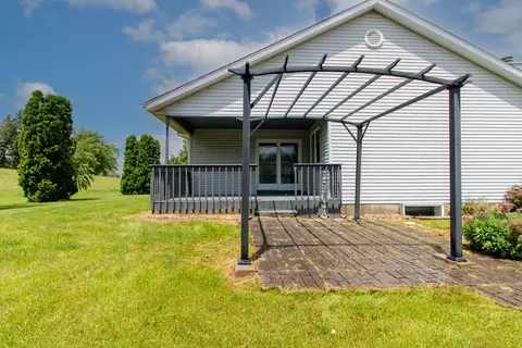 Exterior - 113 Cedar Dr, Clinton, IL 61727 photo 2 of 9