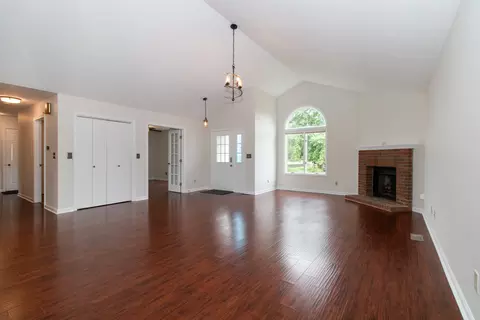 Living - 113 Cedar Dr, Clinton, IL 61727 photo 6 of 8
