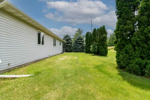 Exterior - 113 Cedar Dr, Clinton, IL 61727 photo 4 of 9