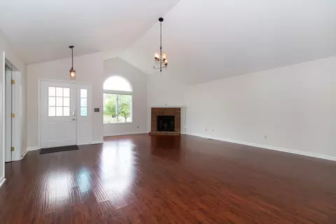 Living - 113 Cedar Dr, Clinton, IL 61727 photo 4 of 8
