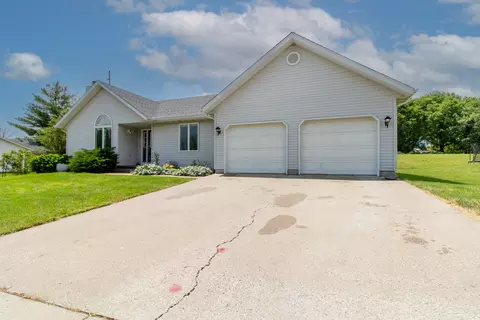 Exterior - 113 Cedar Dr, Clinton, IL 61727 photo 8 of 9