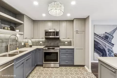 Kitchen - 200 E Delaware Pl #17B, Chicago, IL 60611 photo 1 of 2