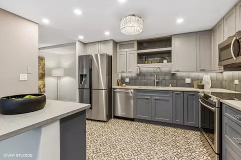 Kitchen - 200 E Delaware Pl #17B, Chicago, IL 60611 photo 2 of 2