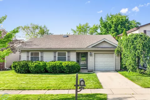 2380 Goldfinch St, Woodridge, IL 60517