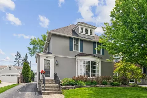 909 Oakwood Ave, Lake Forest, IL 60045