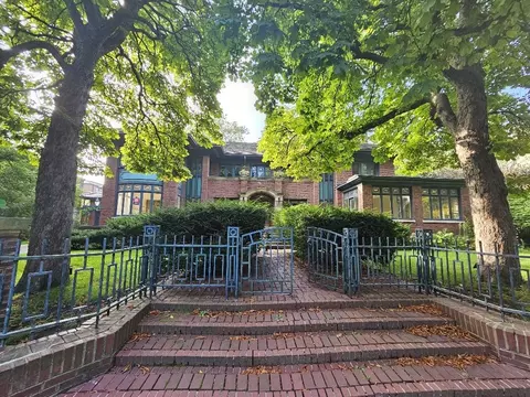 817 W Hutchinson St, Chicago, IL 60613