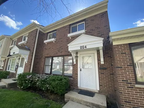 224 Jefferson Pl, Wood Dale, IL 60191