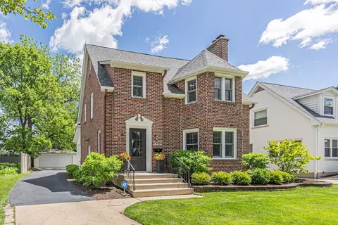 919 N Washington St, Wheaton, IL 60187