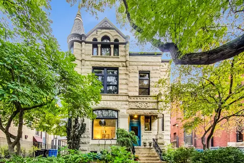 2152 W Caton St, Chicago, IL 60647