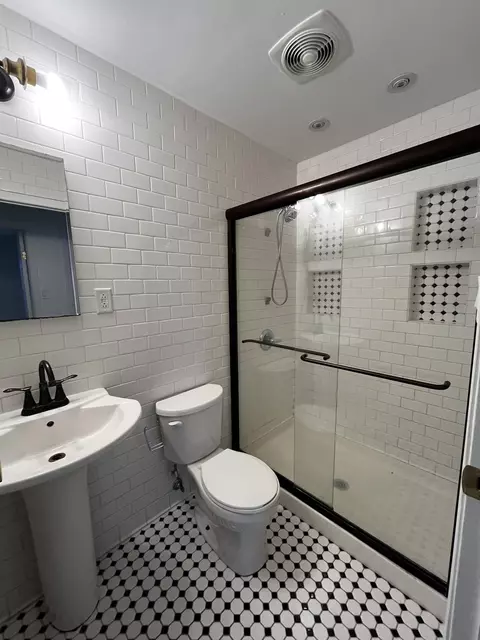 Bath - 20 Yardley Dr, Spring Valley, IL 61362 photo 1 of 3