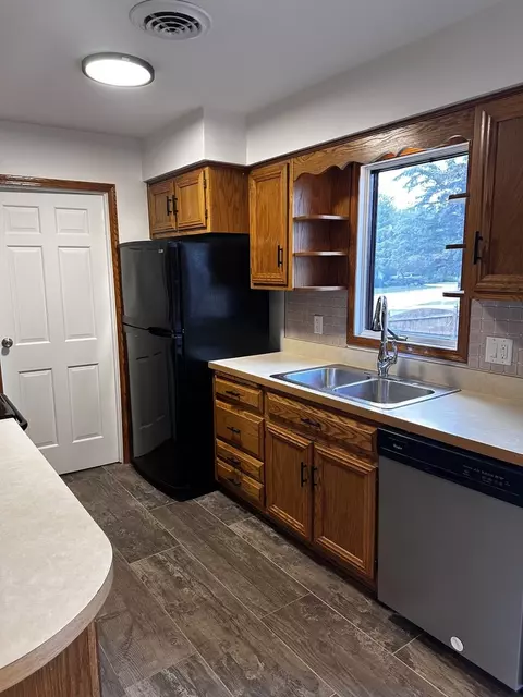Kitchen - 20 Yardley Dr, Spring Valley, IL 61362 photo 3 of 5