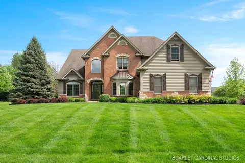 7 N827 Columbine E Dr, Saint Charles, IL 60175