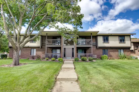 590 Somerset Ln #7, Crystal Lake, IL 60014