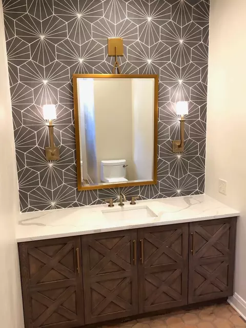 Bath - 409 S Mitchell Ave, Elmhurst, IL 60126 photo 2 of 5