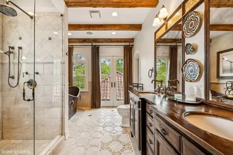 Bath - 409 S Mitchell Ave, Elmhurst, IL 60126 photo 3 of 5