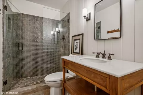 Bath - 409 S Mitchell Ave, Elmhurst, IL 60126 photo 5 of 5