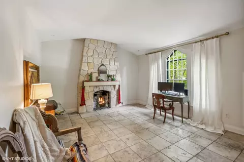 Living - 409 S Mitchell Ave, Elmhurst, IL 60126 photo 4 of 5