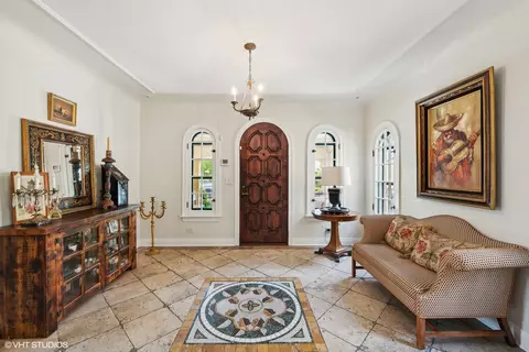 Entry Way - 409 S Mitchell Ave, Elmhurst, IL 60126 photo 1 of 5