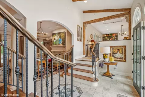 Entry Way - 409 S Mitchell Ave, Elmhurst, IL 60126 photo 2 of 5