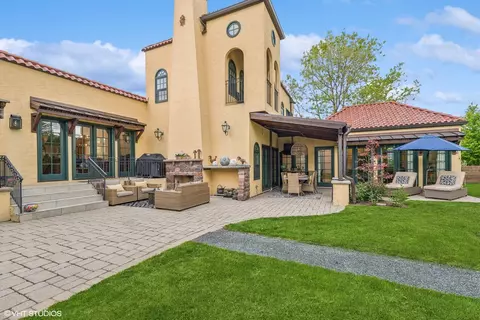 Exterior - 409 S Mitchell Ave, Elmhurst, IL 60126 photo 7 of 10