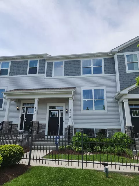 1013 Moraine Dr #4002, South Elgin, IL 60177