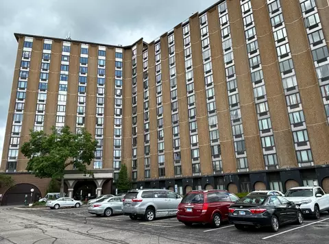 1 Renaissance Pl #320, Palatine, IL 60067