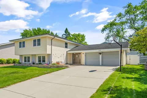 1115 Mayfield Ln, Hoffman Estates, IL 60169