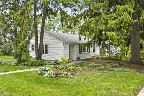 70 N Pershing Ave, Mundelein, IL 60060