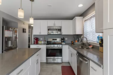 Kitchen - 35 E 121st Pl, Chicago, IL 60628 photo 2 of 4