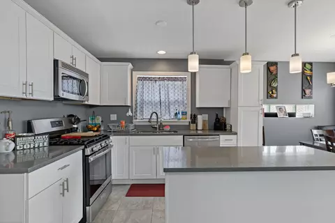 Kitchen - 35 E 121st Pl, Chicago, IL 60628 photo 3 of 4