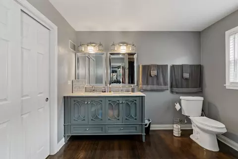 Bath - 35 E 121st Pl, Chicago, IL 60628 photo 1 of 2