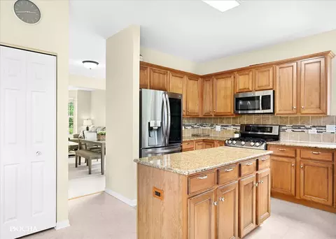 804 Beech Dr, Elgin, IL 60120 photo 8