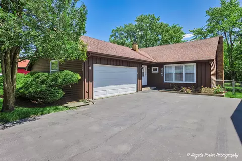 2209 Lydia Ave, Zion, IL 60099