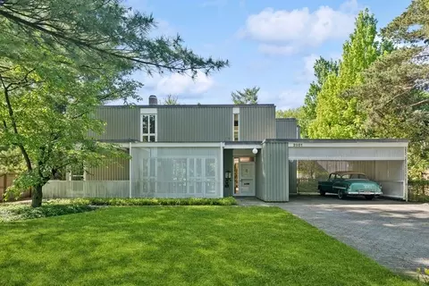 2801 Iroquois Rd, Wilmette, IL 60091