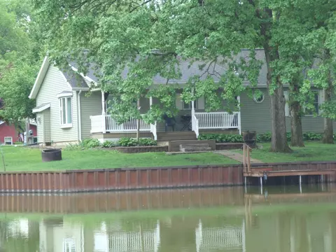 147 Swafford Ave, Cissna Park, IL 60924