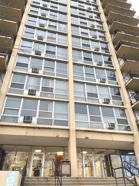 6730 S South Shore Dr #1206, Chicago, IL 60649