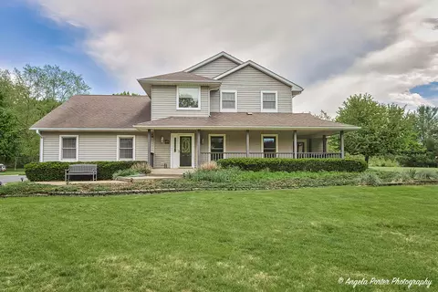 8700 Nilsen Ct, Harvard, IL 60033