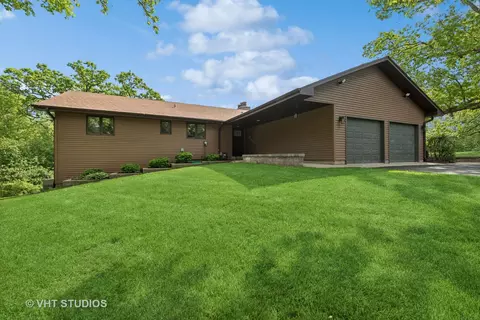 10033 W Hillshire Dr, Richmond, IL 60071