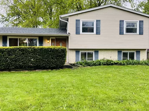 36593 N Edgewood Dr, Gurnee, IL 60031