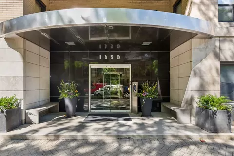 1350 N Astor St #3D, Chicago, IL 60610