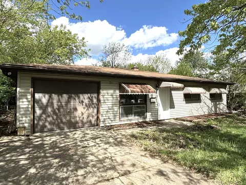 408 Tanglewood Dr, Streamwood, IL 60107