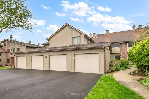 2 S621 Enrico Fermi Ct #F, Warrenville, IL 60555