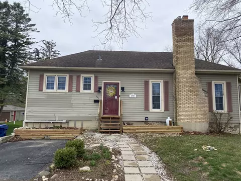 221 La Fox River Dr, Algonquin, IL 60102