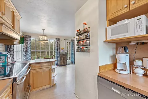221 La Fox River Dr, Algonquin, IL 60102 photo 9