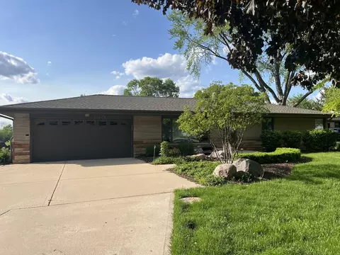 23812 W Mc Clintock Rd, Channahon, IL 60410