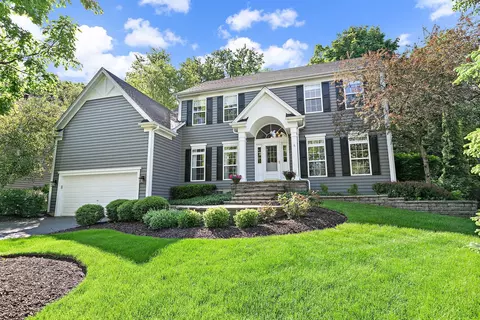 605 Barberry Trl, Fox River Grove, IL 60021